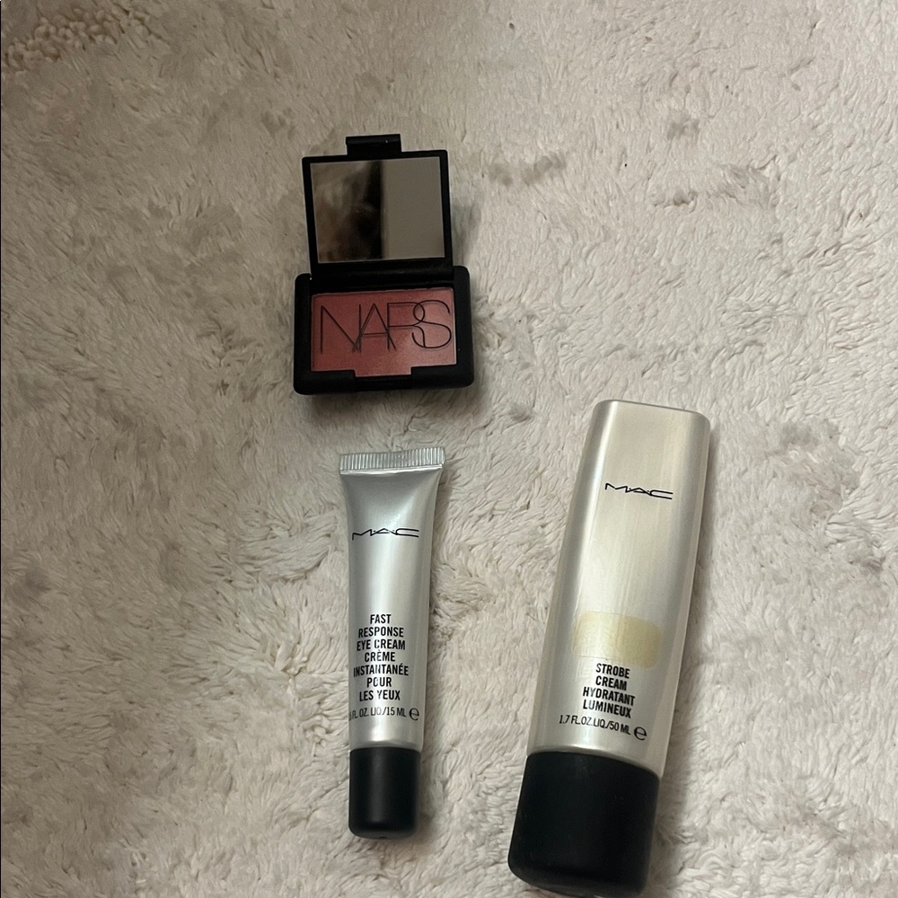 MAC Cosmetics Blush and Skincare Set - Pink and Silver